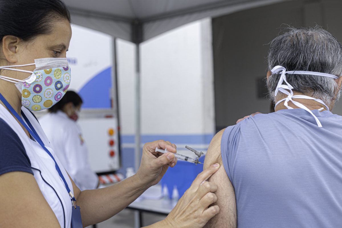 Começa a vacinação contra gripo para idosos e professores em Itapevi