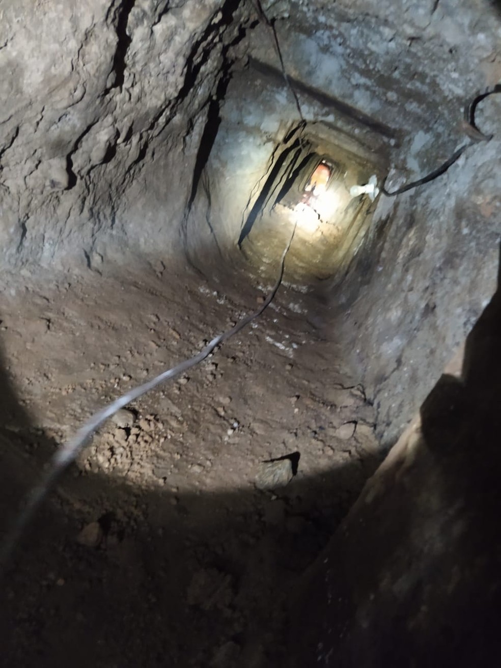 Túnel de 40 metros é descoberto perto de bancos em MG