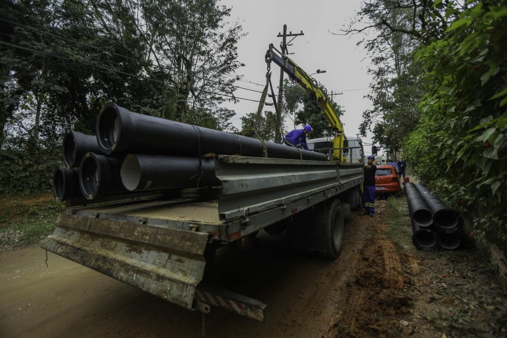 Sabesp realiza obras para abastecimento de água no monte serrat e nova cotia