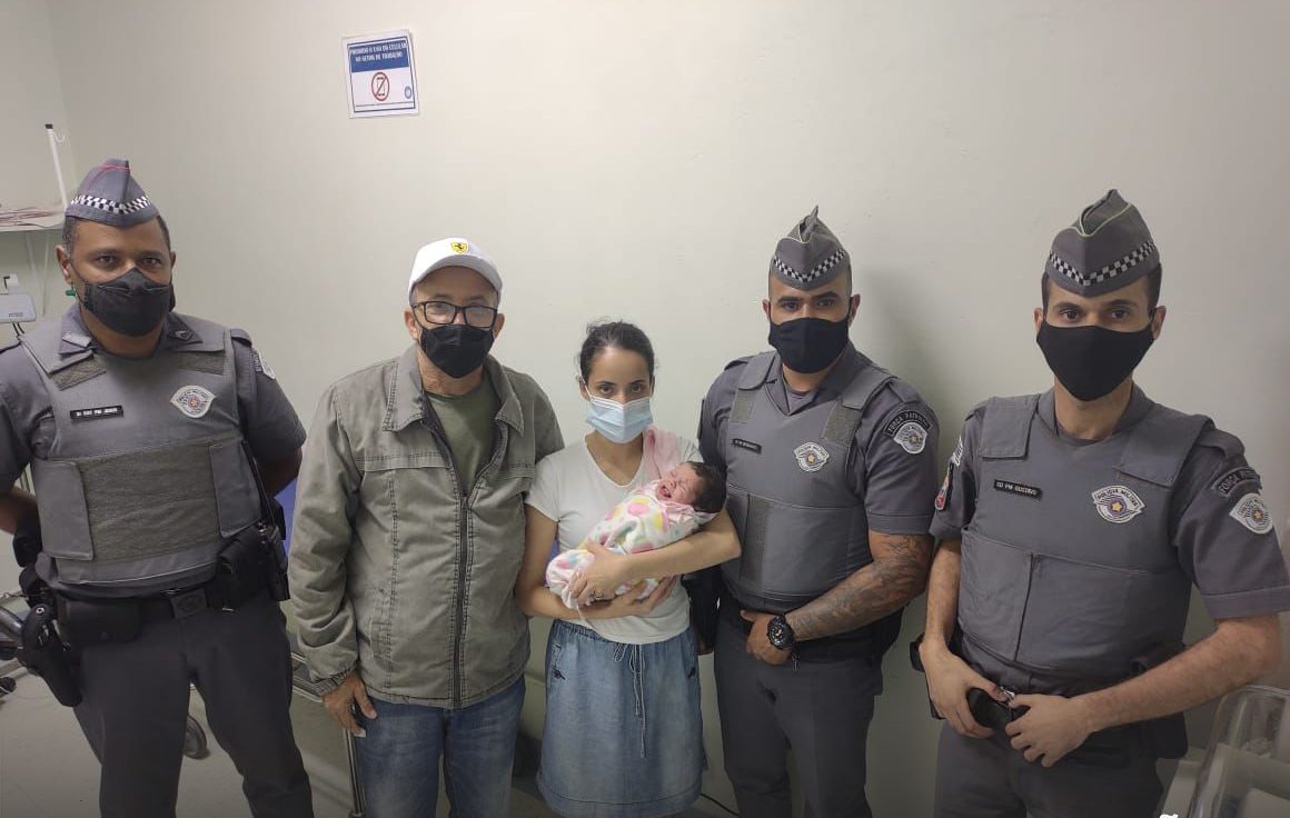 Policias Militares salvam bebê em Osasco