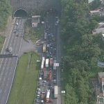 Acidente entre três carretas e dois caminhões deixa uma pessoa morta no Rodoanel