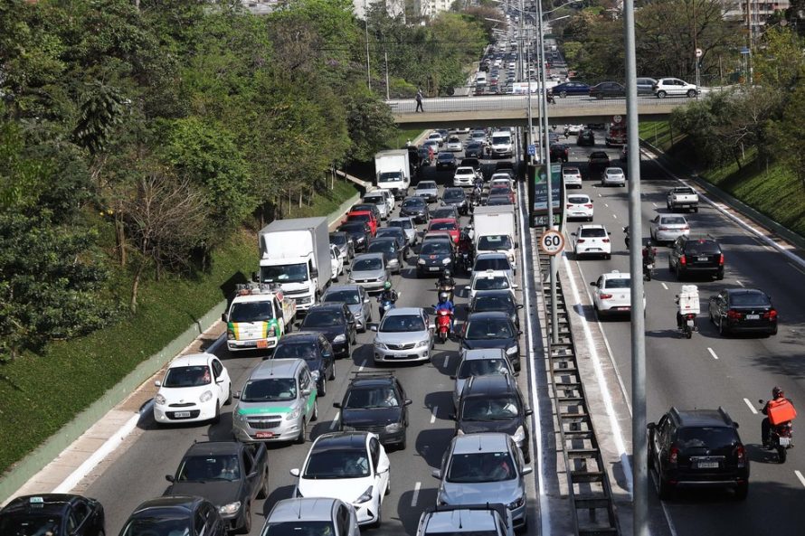 Rodízio de veículos na cidade de SP está suspenso a partir desta segunda (20)