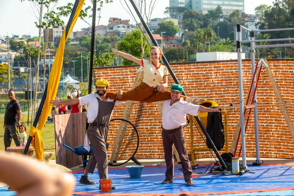 Itapevi oferece 290 vagas para cursos de teatro, circo e desenho