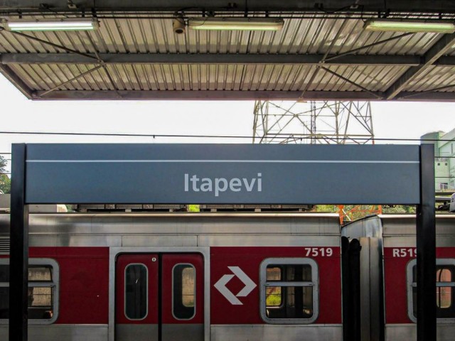 ​Estação Itapevi, da Linha 8-Diamante, recebe nova comunicação visual