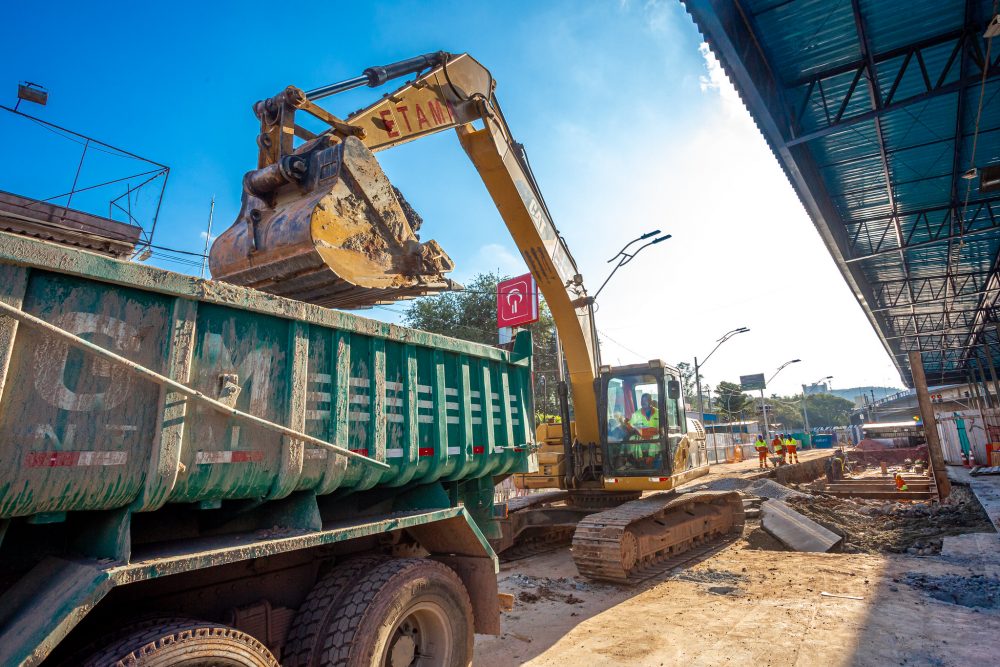 Prefeitura interdita novas vias no Centro devido às obras de canalização do Vale do Sol