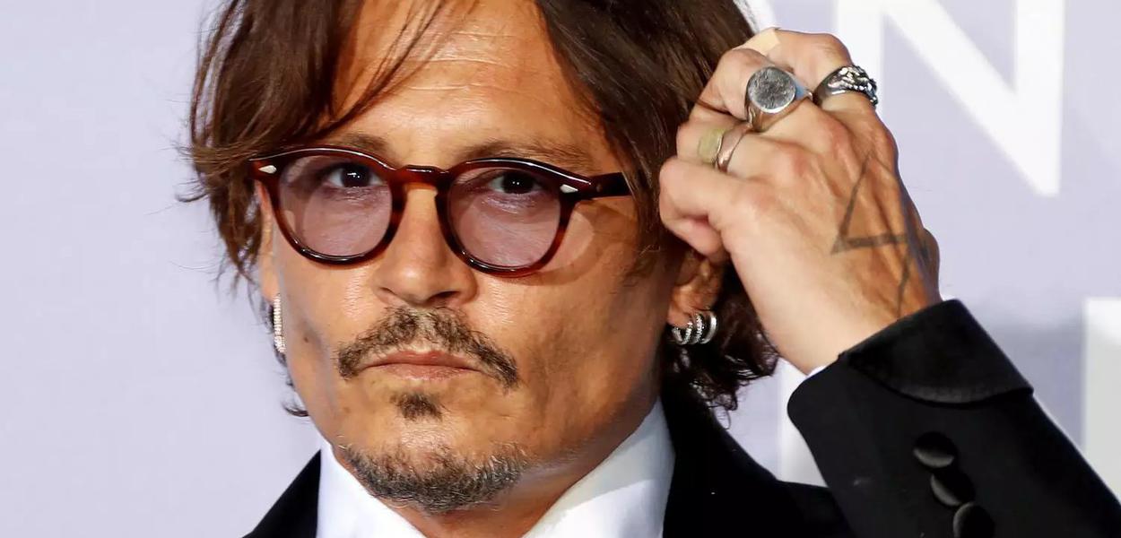 Idosa de Osasco leva golpe de mais de R$ 200 mil após se apaixonar por 'falso Johnny Depp'