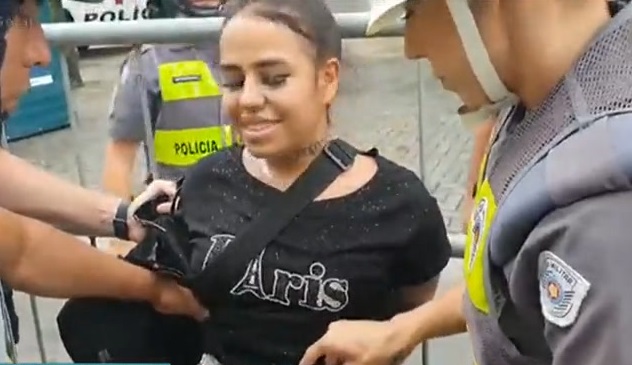 Polícia detém mulher por furto de celulares em operação de Carnaval