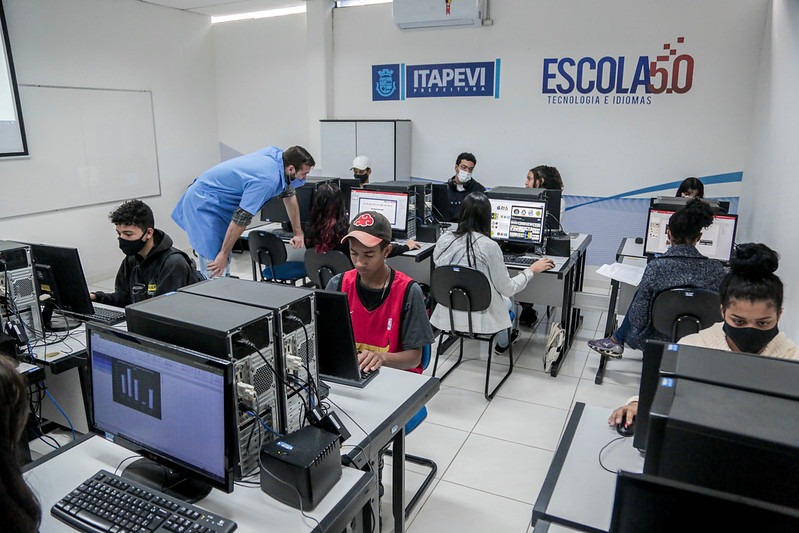 Escola 5.0 de Tecnologia e Idiomas está com 169 vagas abertas para cursos profissionalizantes