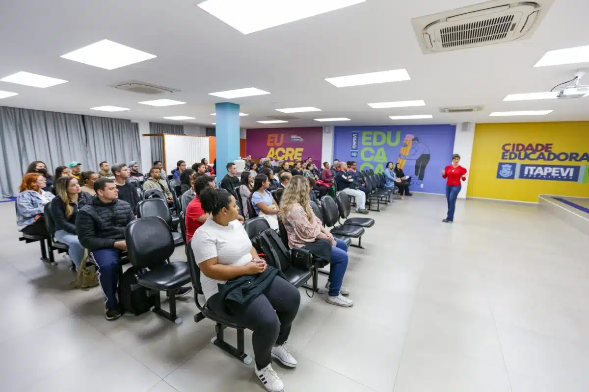 Cerimônia de Formatura Celebra Conquistas de Estudantes em Itapevi