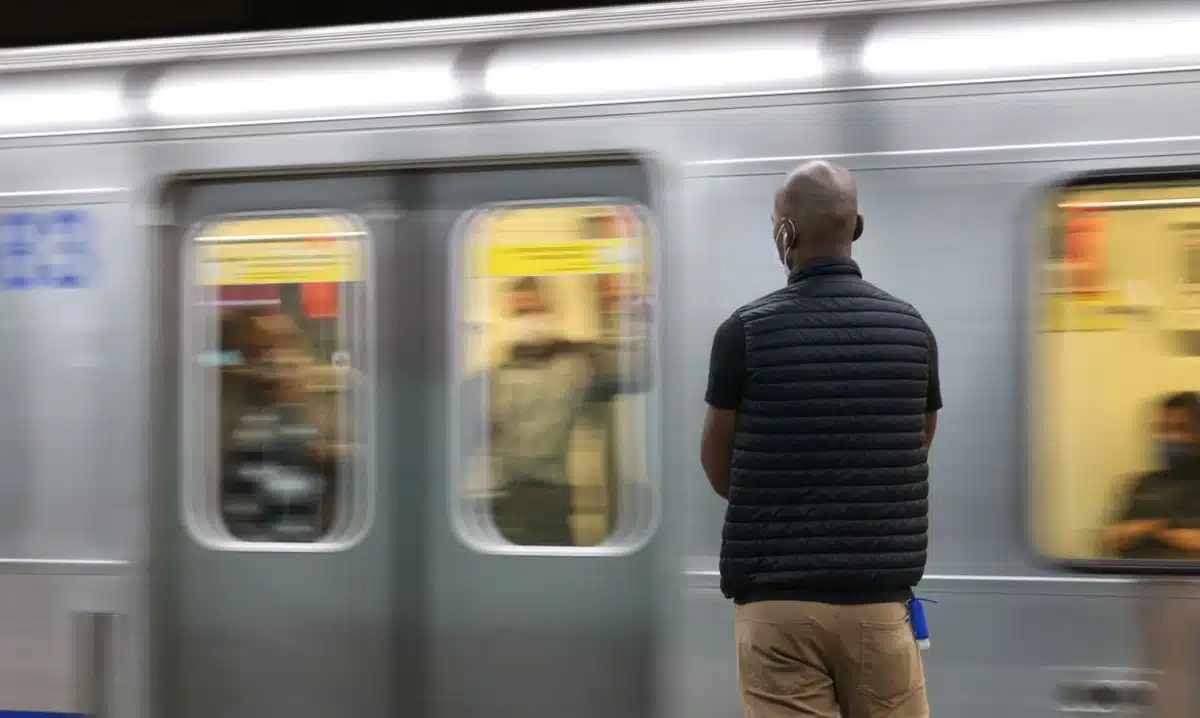 Greve do Metrô e CPTM em São Paulo Desrespeita Decisão da Justiça e Prejudica Cidadãos