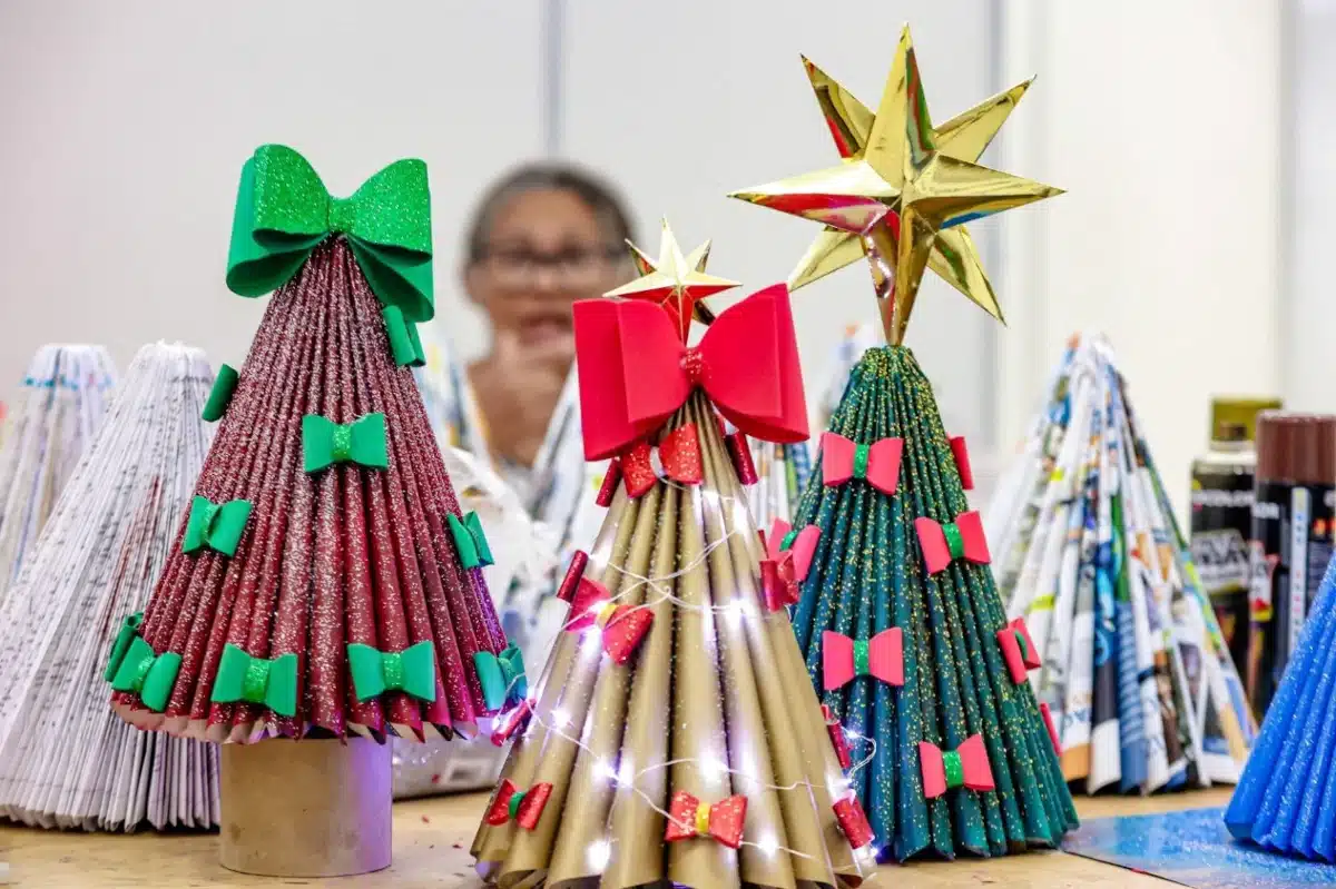 Escola Livre de Artes de Itapevi Transforma Sustentabilidade em Arte Natalina