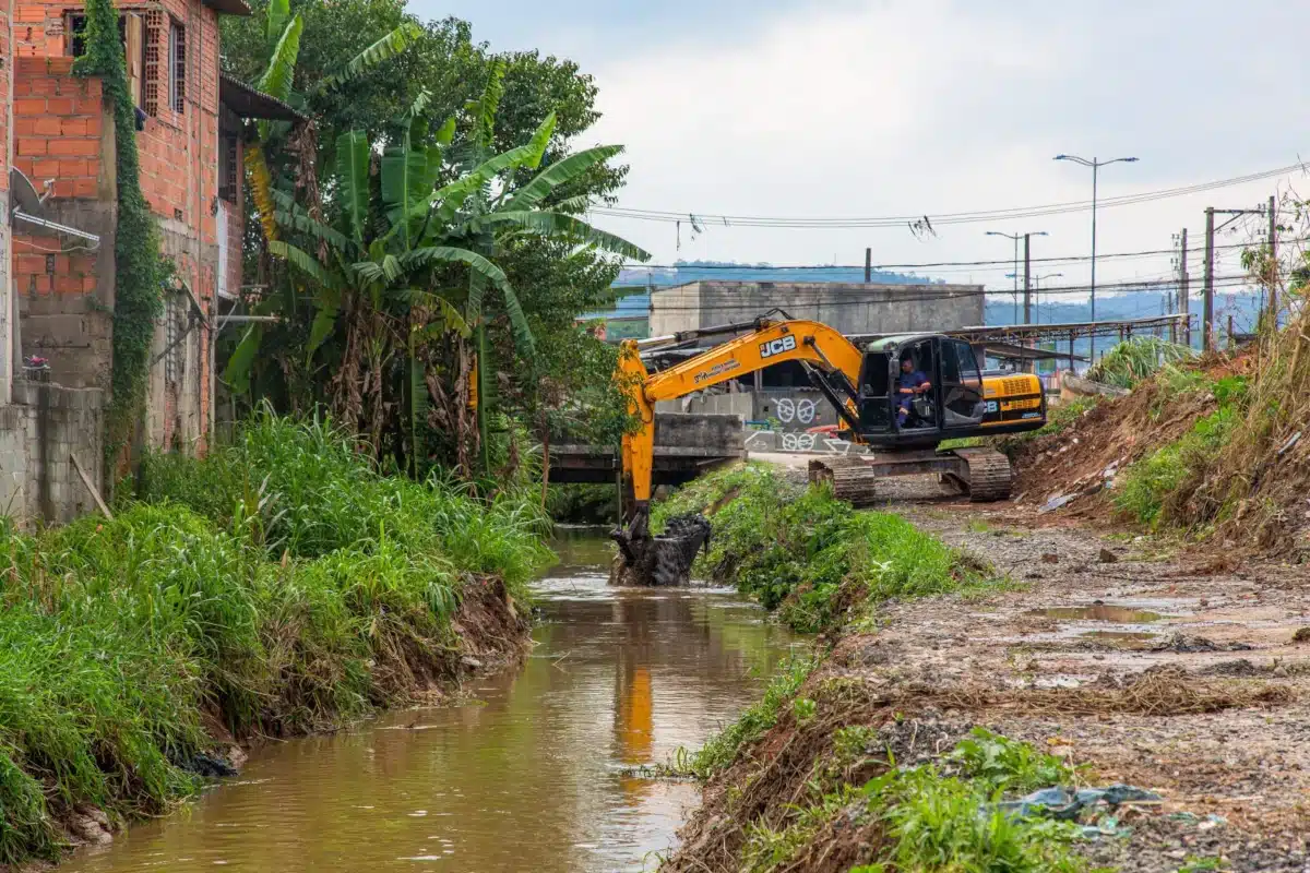 Itapevi Intensifica Operação Verão para Prevenção de Enchentes em Dezembro de 2023